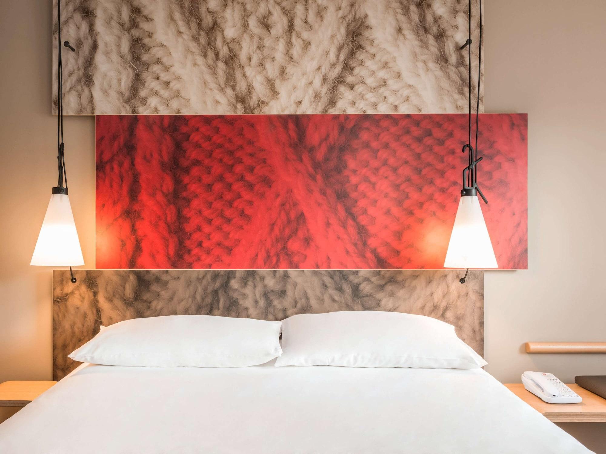 Отель Ibis Lyon Caluire Cite Internationale Экстерьер фото