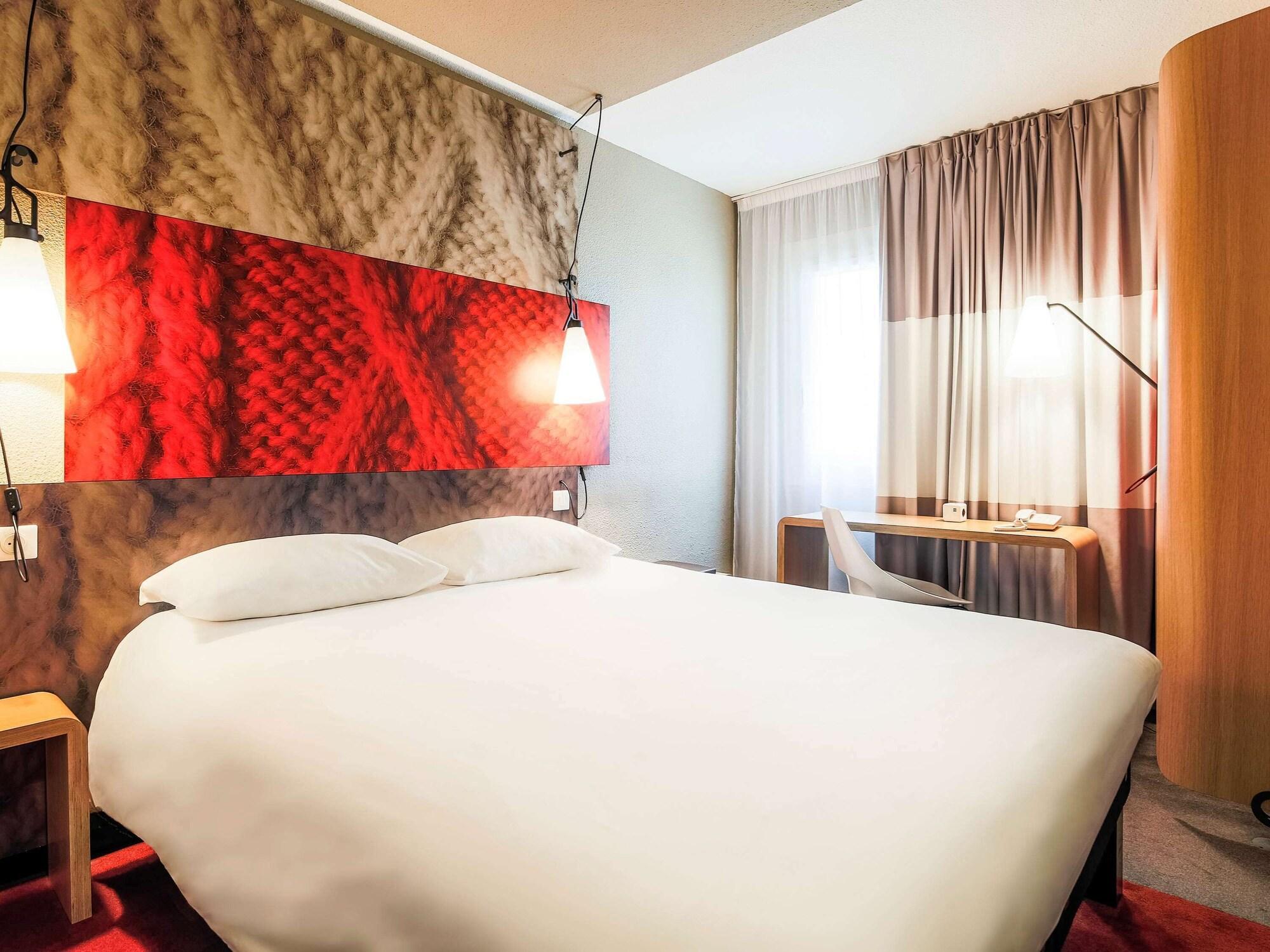 Отель Ibis Lyon Caluire Cite Internationale Экстерьер фото