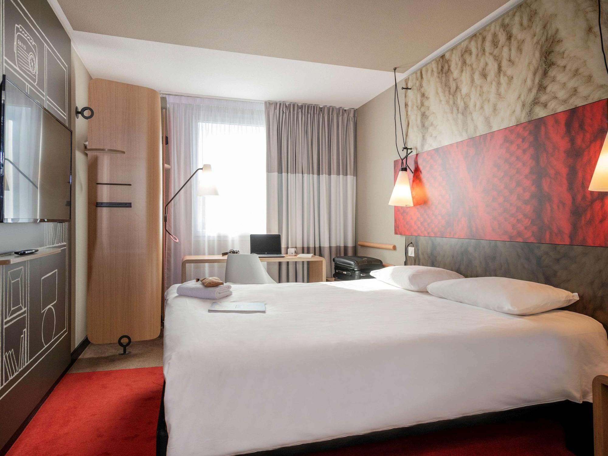 Отель Ibis Lyon Caluire Cite Internationale Экстерьер фото